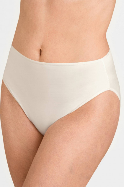 High waist tai slip made of elastic and durable microfiber, suitable for all silhouettes