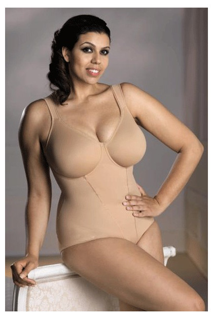 Underwired body with preformed seamless cups