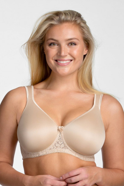 Smooth lacy underwired T-shirt bra for excellent support