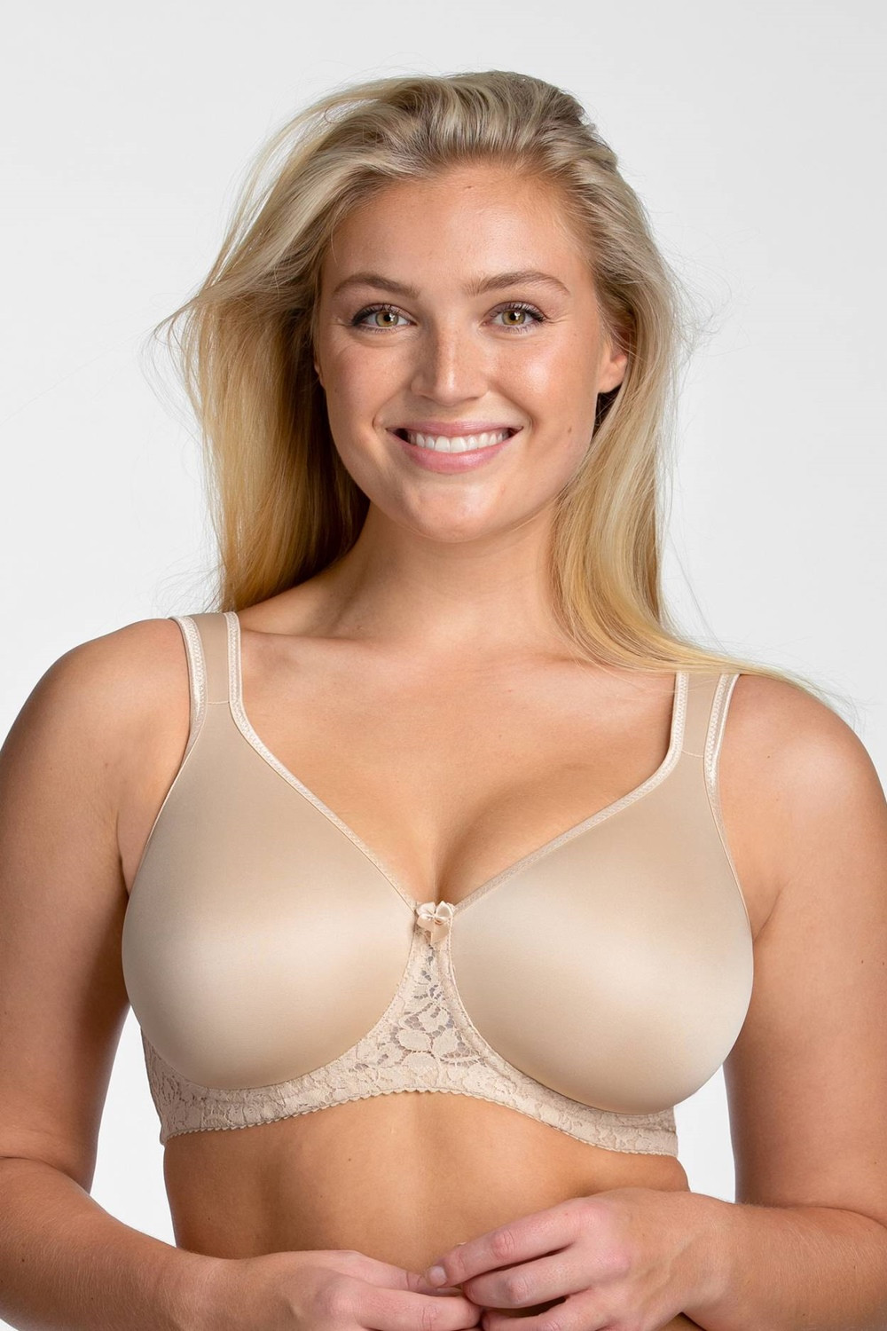 Underwired bra with elastic lace for heavy breasts
