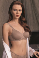 Elegant underwired bra with double preformed cups