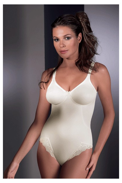 Light underwired body with seamless preformed cups