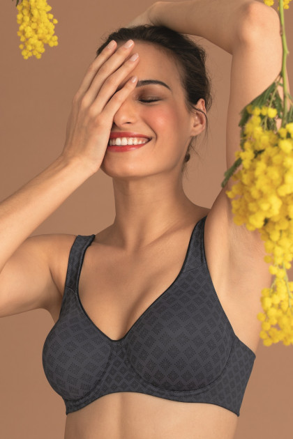 Feel-good underwired bra with a graphic diamond print