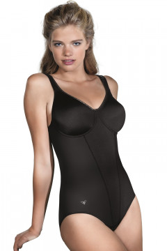 Underwired body with preformed seamless cups