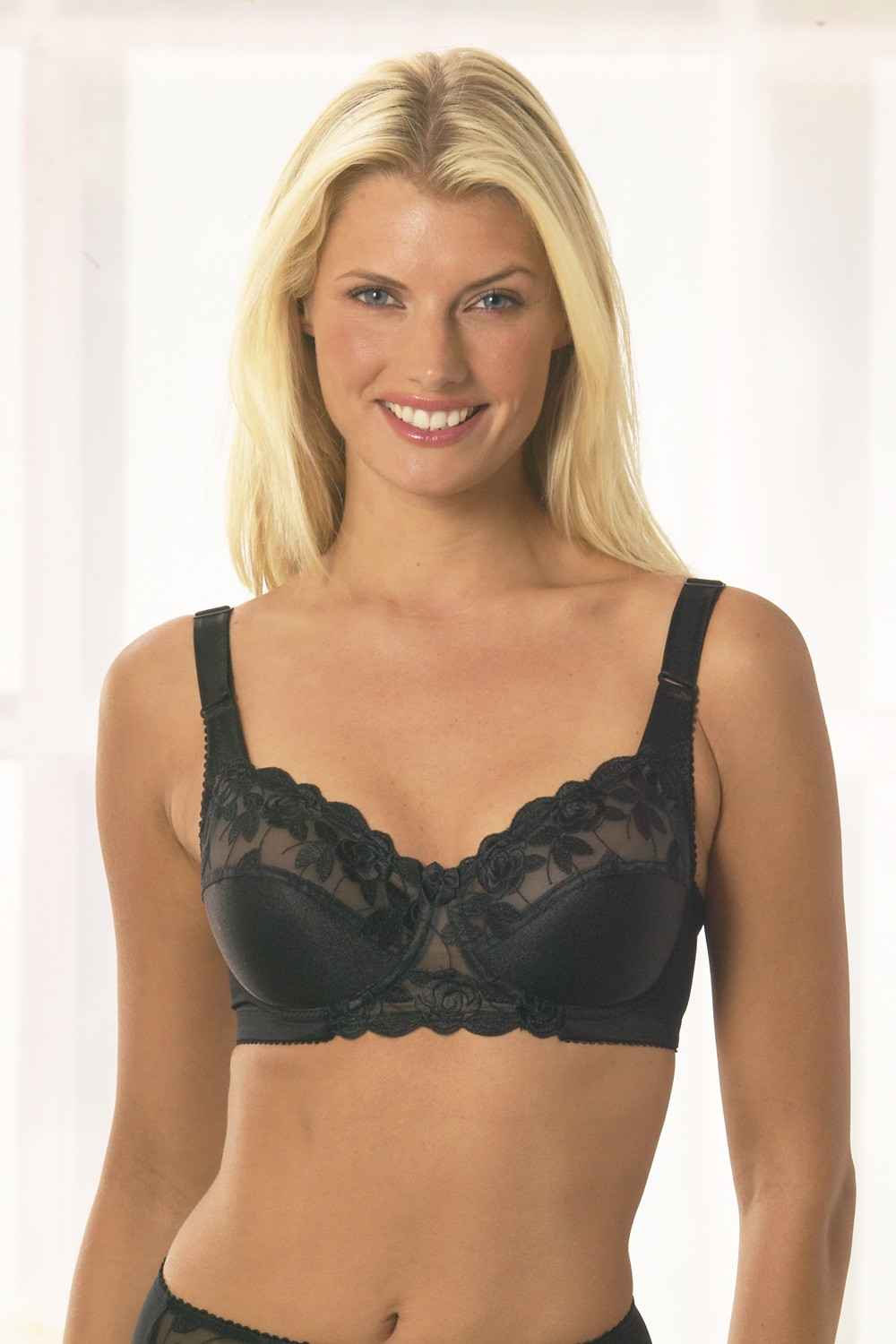 Cotton Delight underwired bra with broderie anglaise