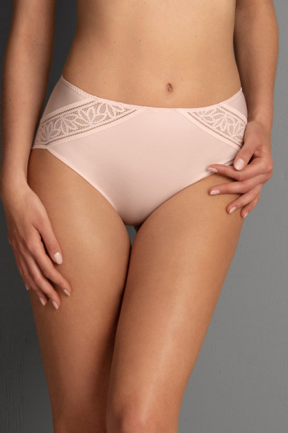 High waisted slip with classy lace. Does not press the body