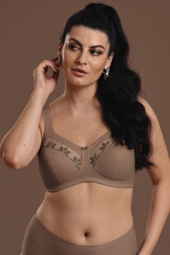 Romantic, non wired comfort bra with tulle on cups