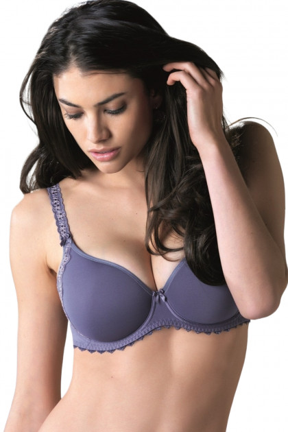 Underwired bra with elastic base for maximum comfort
