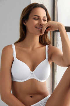 Elegant underwired bra with seamless spacer cups