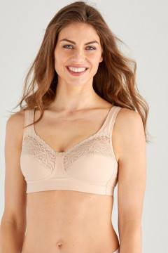 Cotton nonwired bra with lovely lace at the neckline