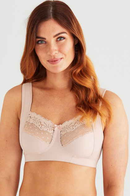 Lace non-wired bra with wide, comfortable straps