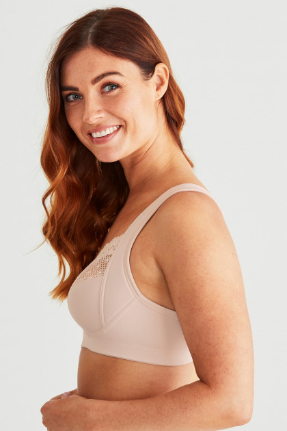 Lace non-wired bra with wide, comfortable straps