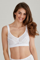 Soft nonwired bra in beautiful lace with refined details