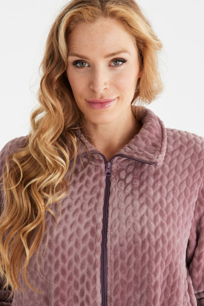 Μακρυά ρόμπα με φερμουάρ και τσέπες. Από ζεστό ύφασμα fleece