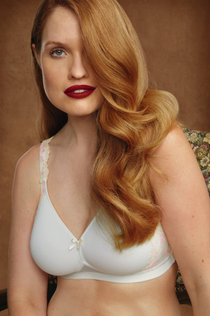 Soft nonwired bra with spacer cup