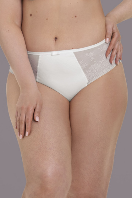 High waist slip with elaborate lace that hugs the body