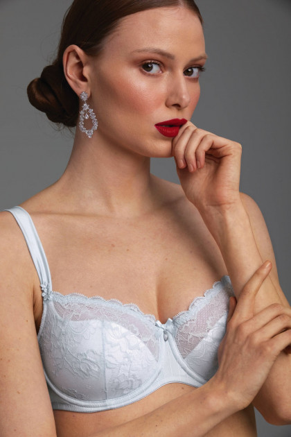 Delicate underwired balconette bra with preformed padded cups