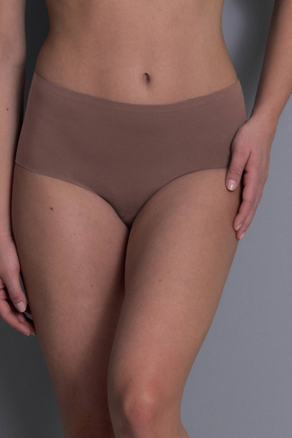 Ψηλόμεσο σλιπ χωρίς ραφές. Από ελαστικό ύφασμα. Δεν διαγράφει