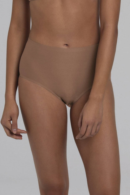 Ψηλόμεσο σλιπ χωρίς ραφές. Από ελαστικό ύφασμα. Δεν διαγράφει