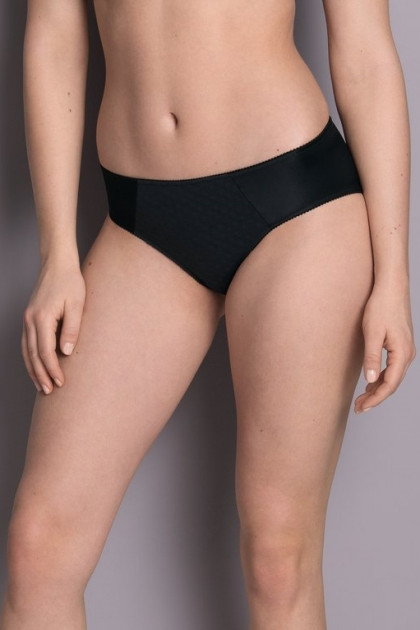 Comfortable, high-waisted slip that does not press the belly. With durable and soft microfiber