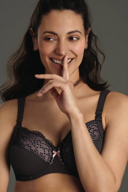 Romantic underwired nursing bra with design