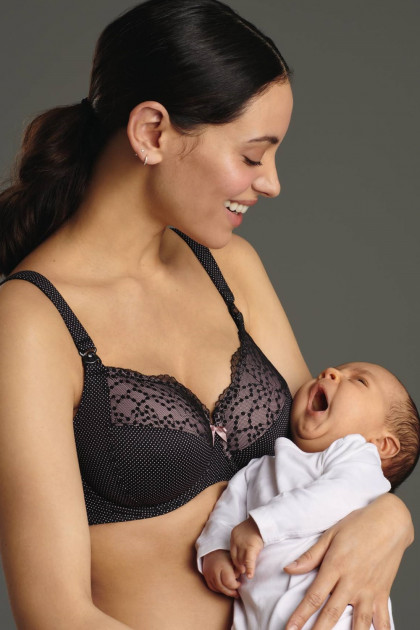Romantic underwired nursing bra with design