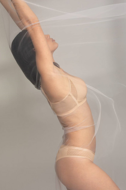 Stylish slip thong with fine and durable tulle on the sides
