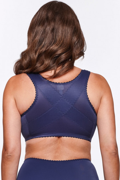 Non-wired front-closing bra with lace for women with larger bust
