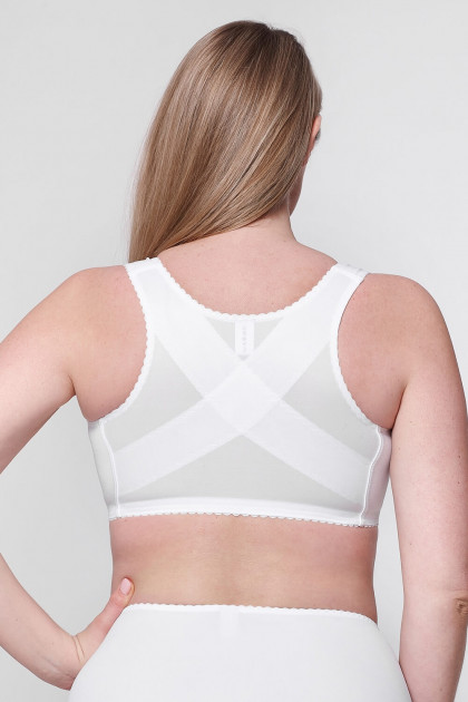 Non-wired front-closing bra with lace for women with larger bust