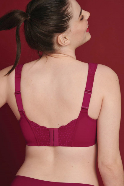 Κομψό σουτιέν χωρίς μπανέλες. Στολισμένο με τούλι. Στηρίζει τέλεια το στήθος