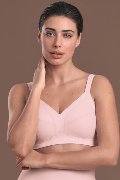 Non wired comfort bra for an uncomplicated and purist look