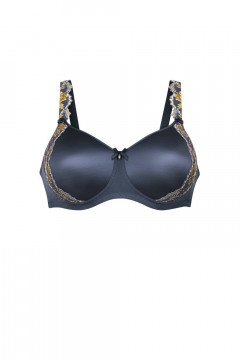 Specialist non-wired bra with moulded cups