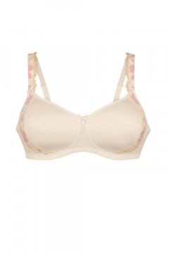 Specialist non-wired bra with moulded cups