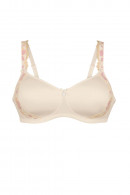 Specialist non-wired bra with moulded cups