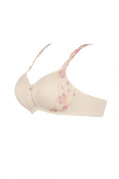 Specialist non-wired bra with moulded cups