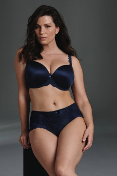 Luxury underwired bra with moulded cups