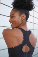 Αθλητικό σουτιέν μπουστάκι χωρίς μπανέλες με χιαστί πλάτη