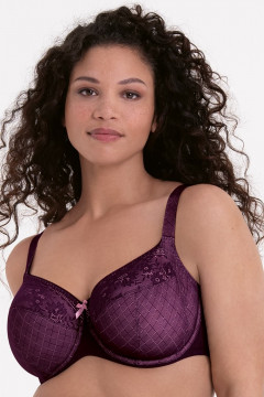 Romantic underwired big cup bra for plus size silhouettes
