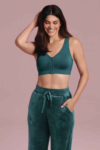 Front fastening non-wired mastectomy bra