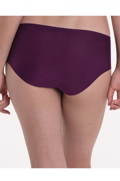 Hipster slip without seams made of soft elastic fabric