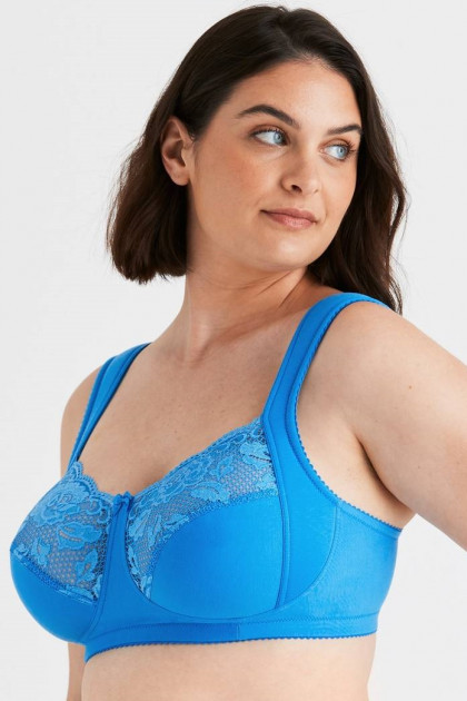 Stable, cotton rich non-wired bra with big lace cups