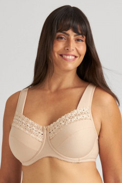 Broderie Anglaise wired bra
