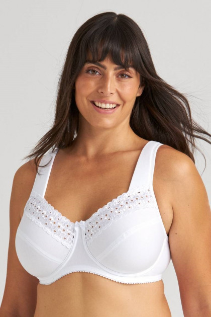 Broderie Anglaise wired bra