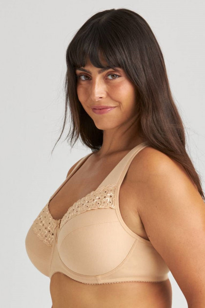 Broderie Anglaise wired bra