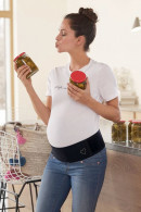 Stylish pregnancy belt with Velcro system. Relieves pain and supports properly.