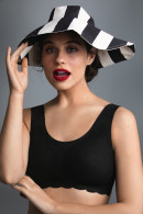 Δαντελένιο σουτιέν bralette χωρίς μπανέλες χωρίς ραφές. Σμιλεύει το στήθος