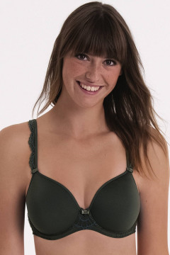 Elegant underwired bra with seamless spacer cups