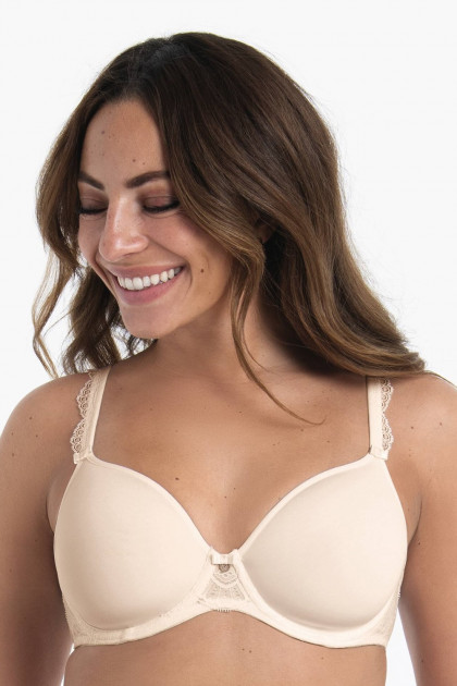 Elegant underwired bra with seamless spacer cups