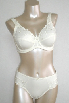 Underwired bra made of original fabric and lace