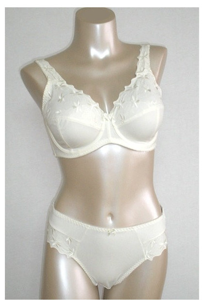 Underwired bra made of original fabric and lace